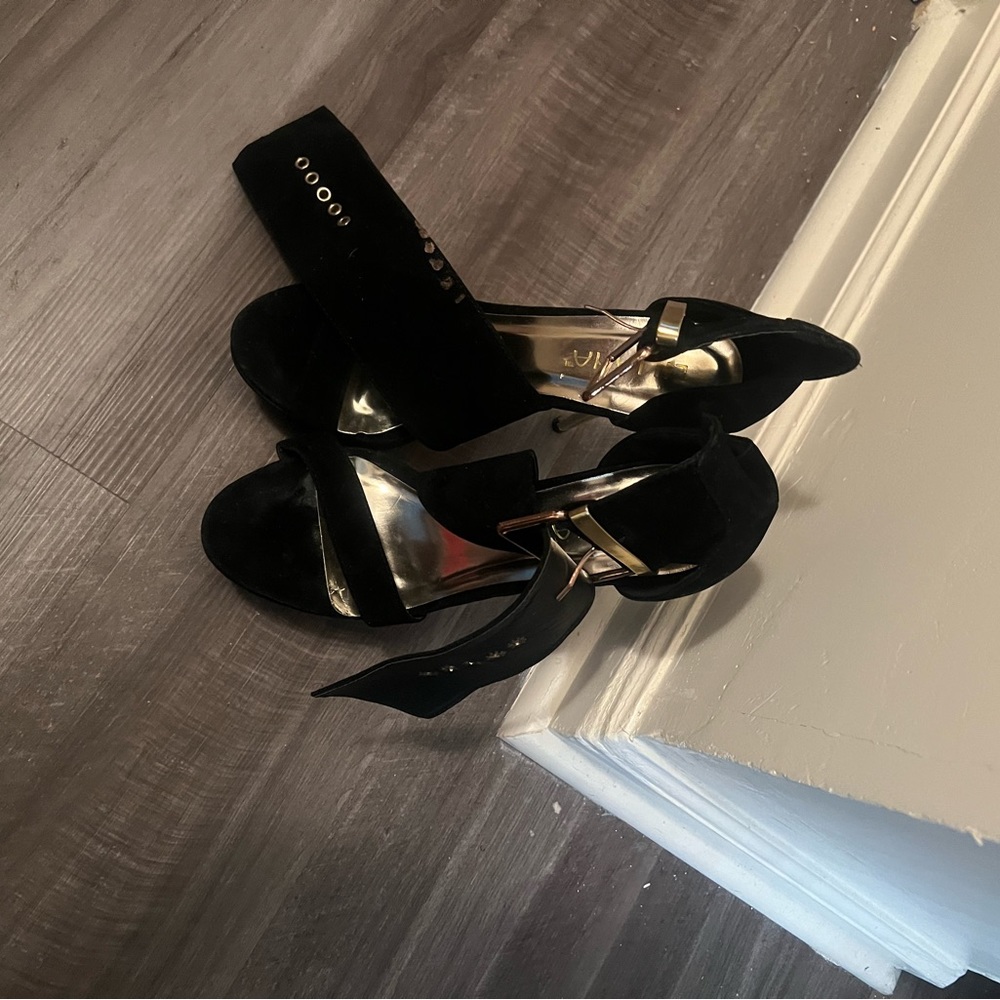 Size 11 suede heels